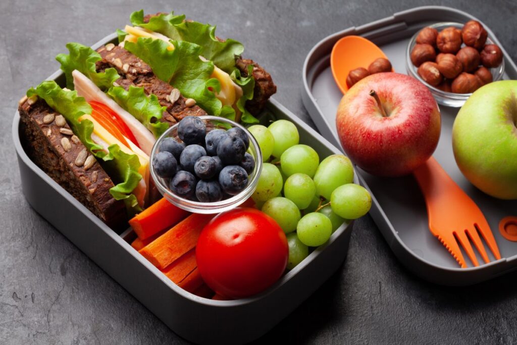 Healthy lunchbox with smile-friendly snacks that support children's oral health.